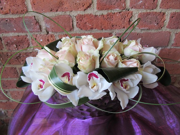 white a nd fushia orchids with cream roses