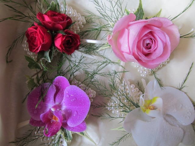 wedding roses and orchids